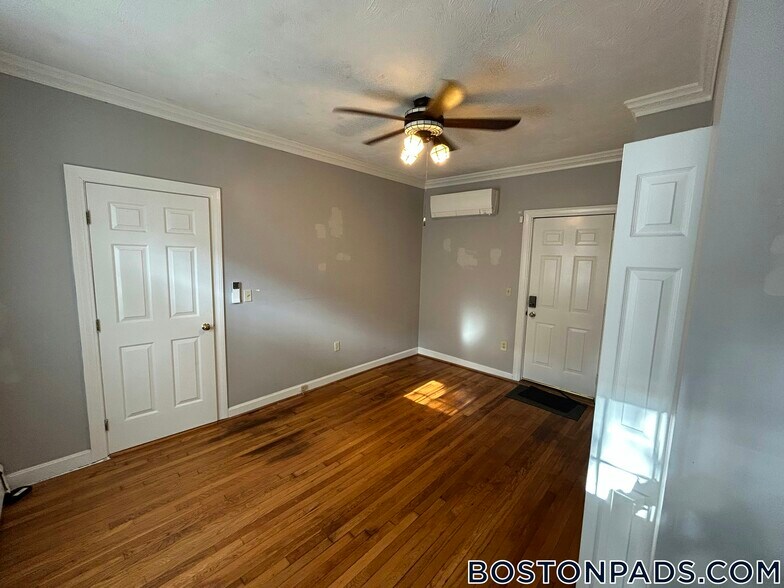 Building Photo - 120 Highland St