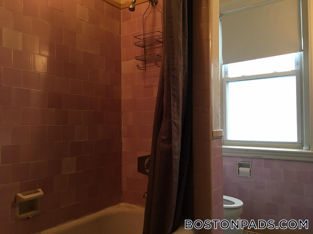 Building Photo - 2045 Commonwealth Ave