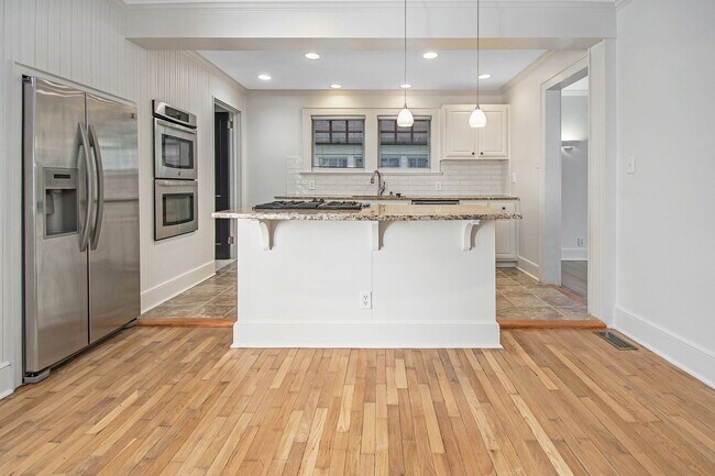 Building Photo - 2 Bedroom in Intown Atlanta