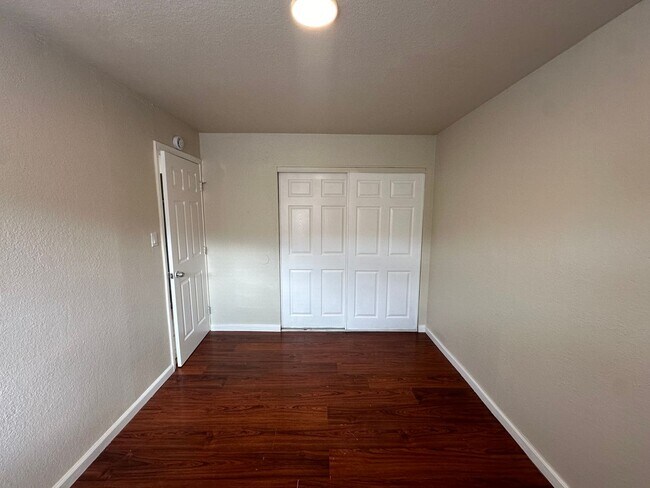 Building Photo - 317-323 S 26th St