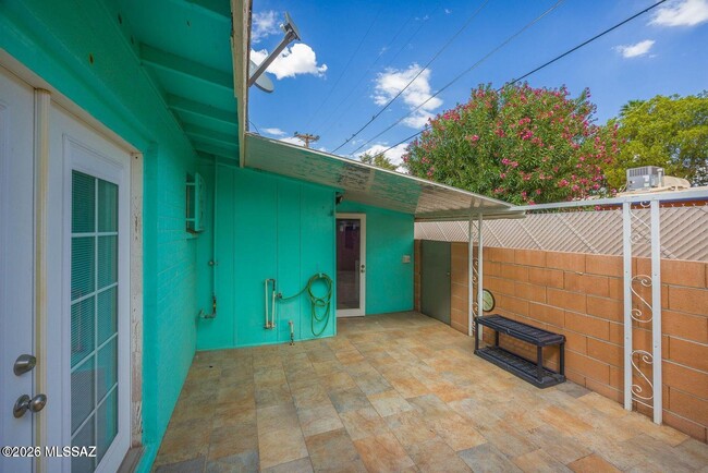 Building Photo - 390 N Silverbell Rd