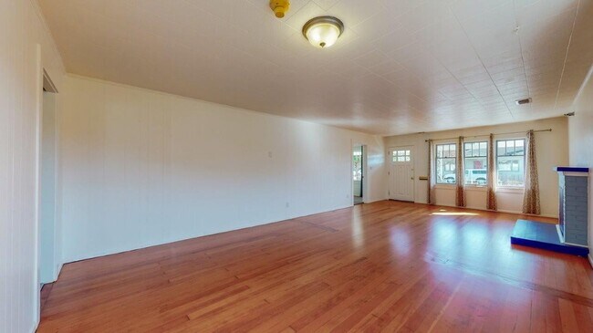 Building Photo - 293 G St