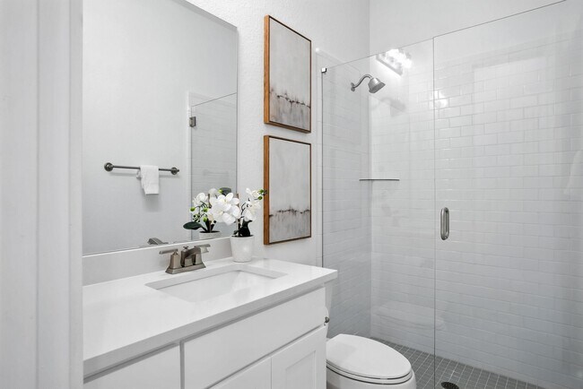 Building Photo - 220 Corazon