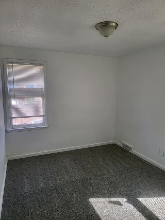 Building Photo - 18330/18332 Kelly Rd - Naama Cohen