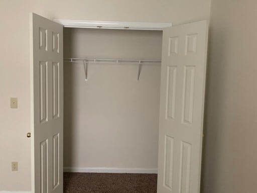 Building Photo - Huge 4 Bedroom 2 bath House with Garage