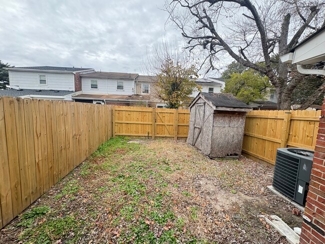 Building Photo - 813 S Grosvenor Ct