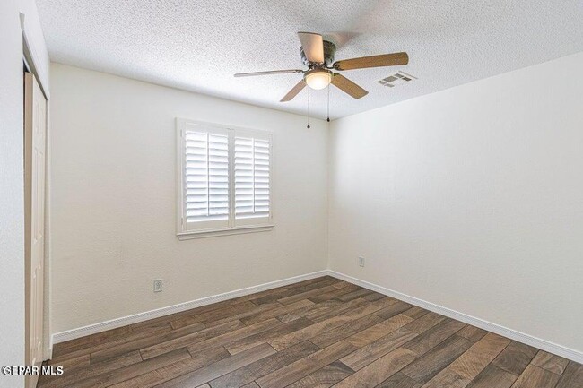 Building Photo - 2080 Shreya St