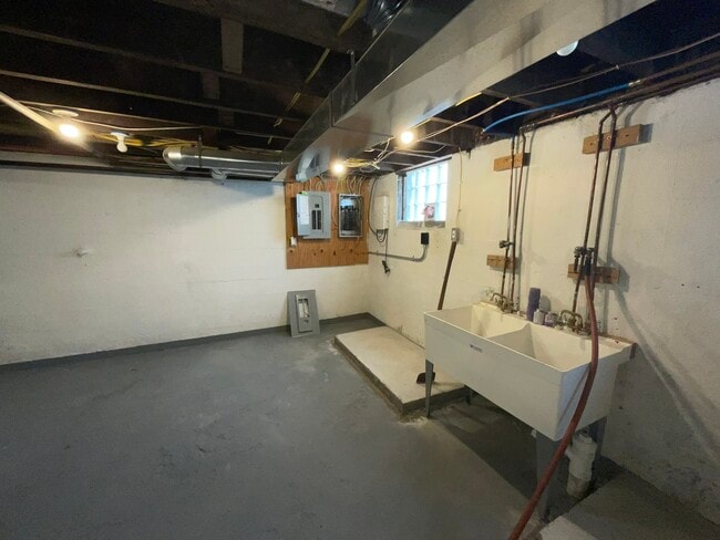 Building Photo - 500 Halsey Ave
