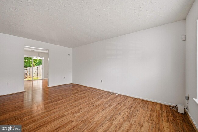 Building Photo - 16 Meadowside Ct