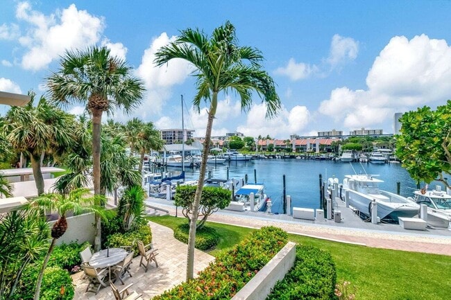 Building Photo - 2707 N Ocean Blvd
