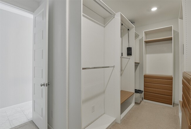 Building Photo - 4042 Steep Woods Dr