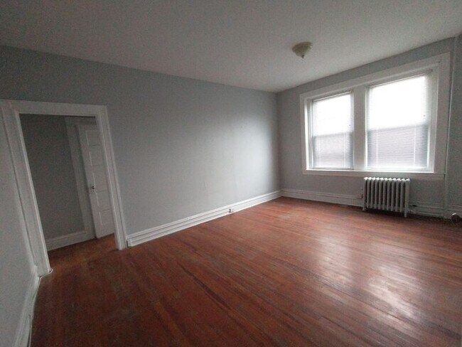 Building Photo - 307 Dolphin St