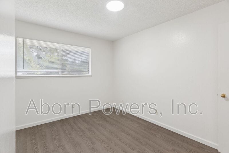 Building Photo - 2807-2813 Manor Dr