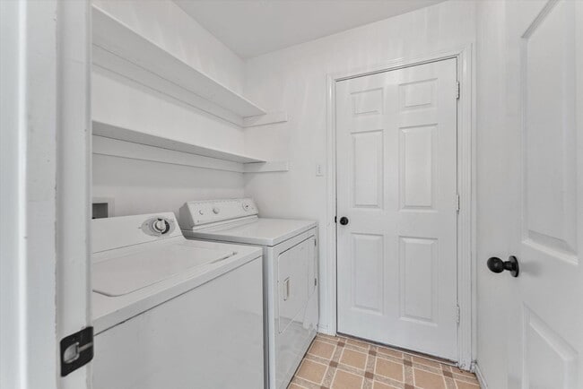 Building Photo - 134 Lynnie Penny St