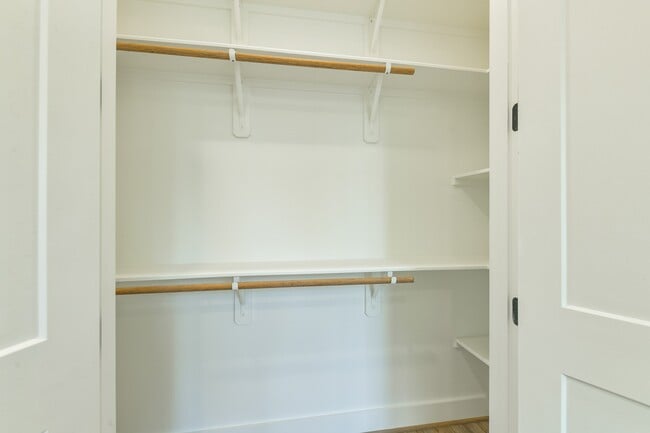 Building Photo - 164 Wallace St