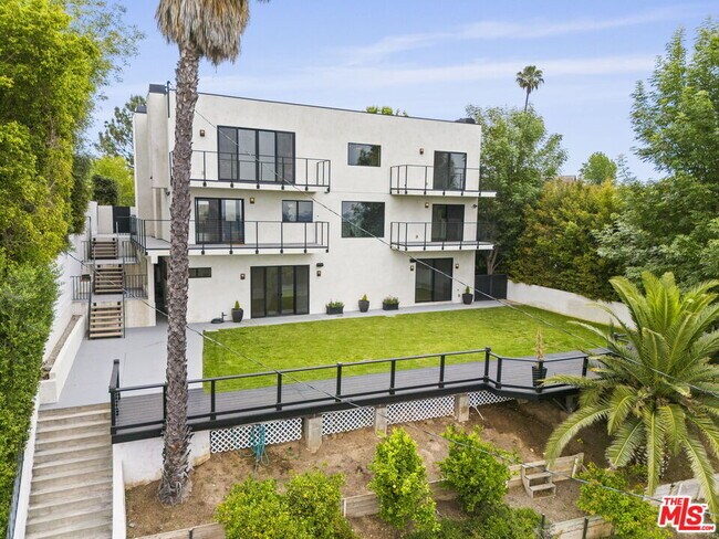 Building Photo - 105 Sequoia Dr