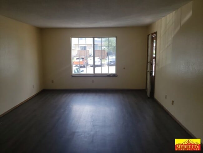 Building Photo - Condo