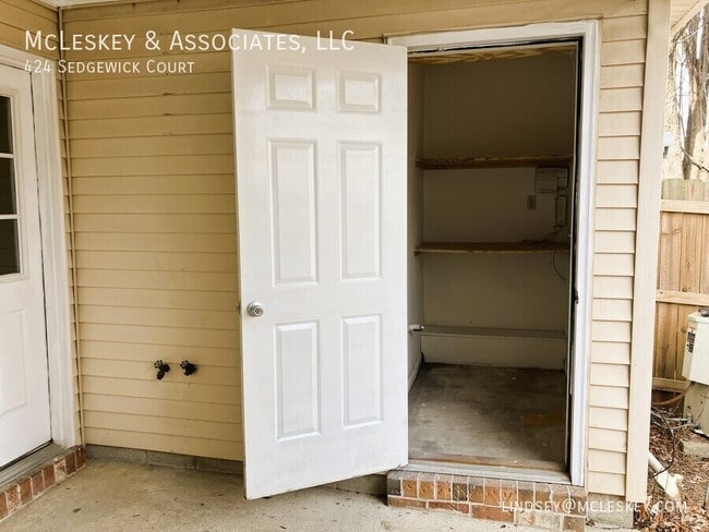 Building Photo - 424 Sedgewick Ct