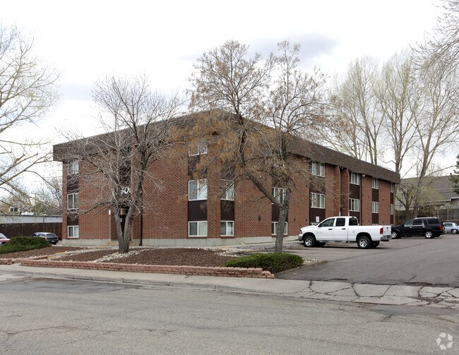 Warren Club Apartments 53005400 W Warren Ave Denver CO 80227