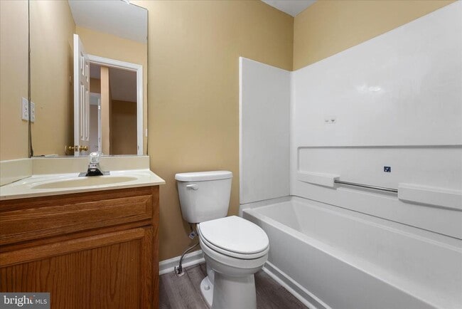 Building Photo - 400 Emily Ln