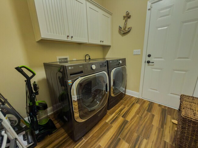 Building Photo - 2512 Cove Rd