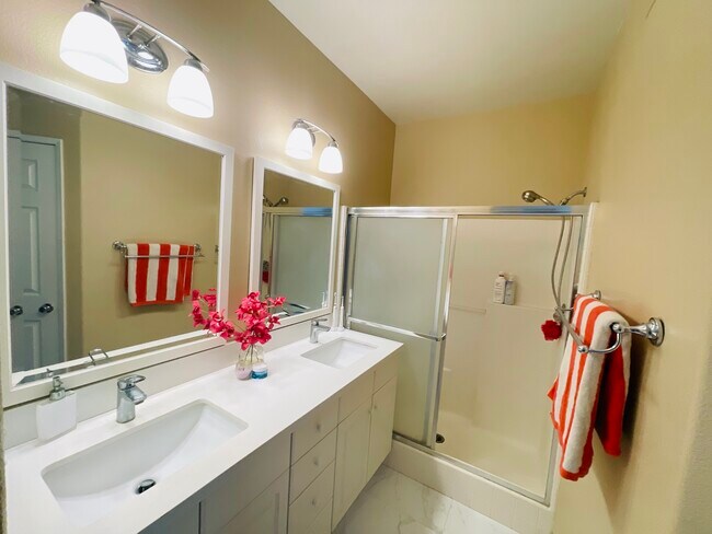 Building Photo - 3201 Aspen Grv