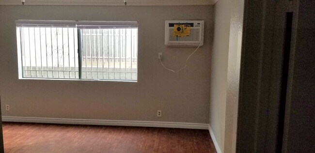 Living Room View 1 - 219 S Mariposa Ave
