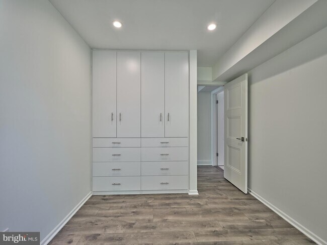 Building Photo - 51 Meadow Ln