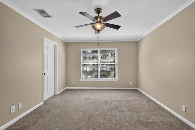 Building Photo - 8103 Bellagio Ln