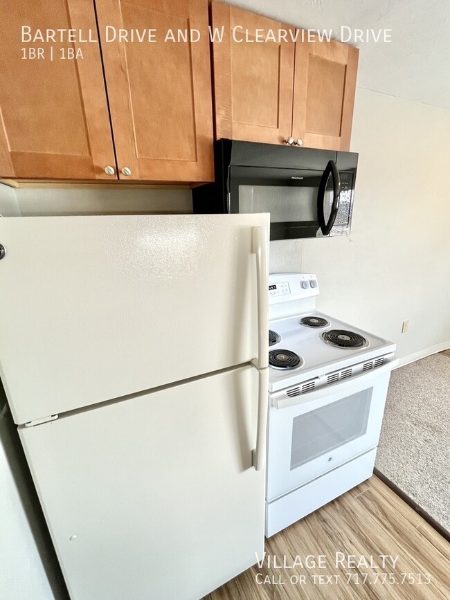 Building Photo - No Steps! Remodeled 1-Bed Convenient to I-...