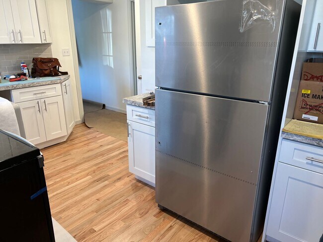 Building Photo - 3 Bedroom 3 Bath House Rental with Basemen...