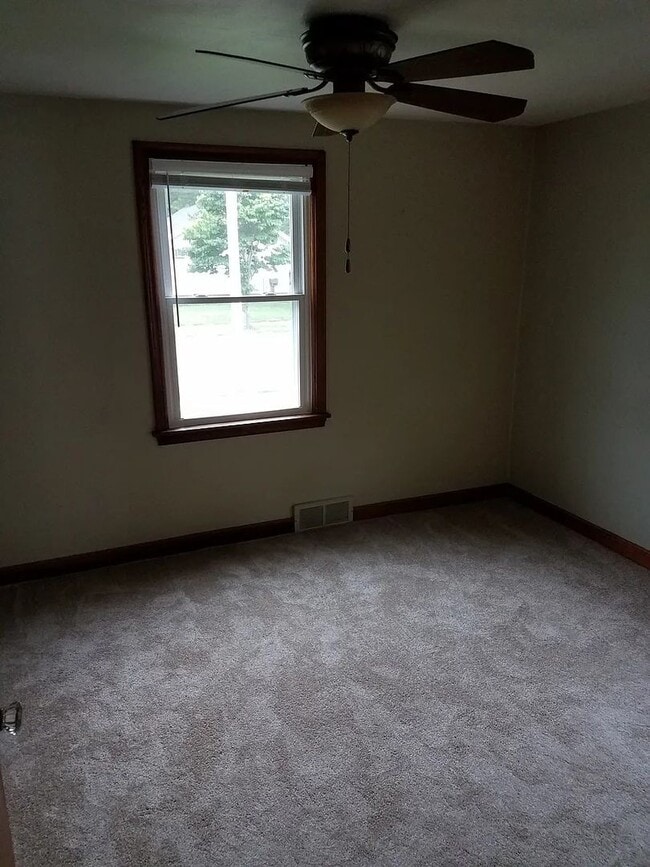 Building Photo - Centrally Located 2 Bed 1 Bath in Appleton