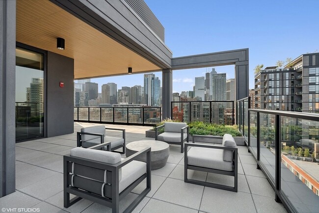 Building Photo - 366 W Superior St