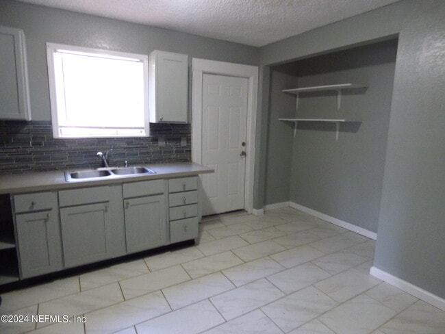 Building Photo - 516 E 58th St