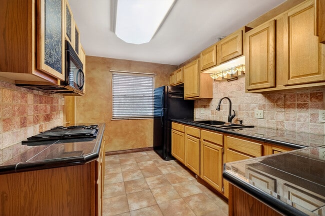 Building Photo - 1721 Woodruff Place Cross Dr