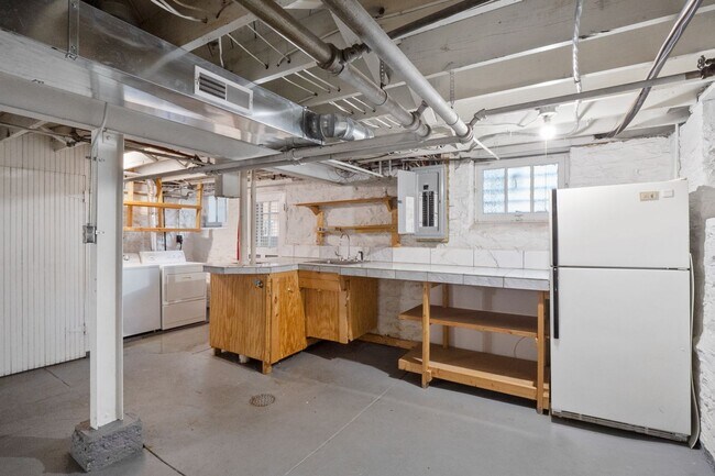 Building Photo - Home on the Range