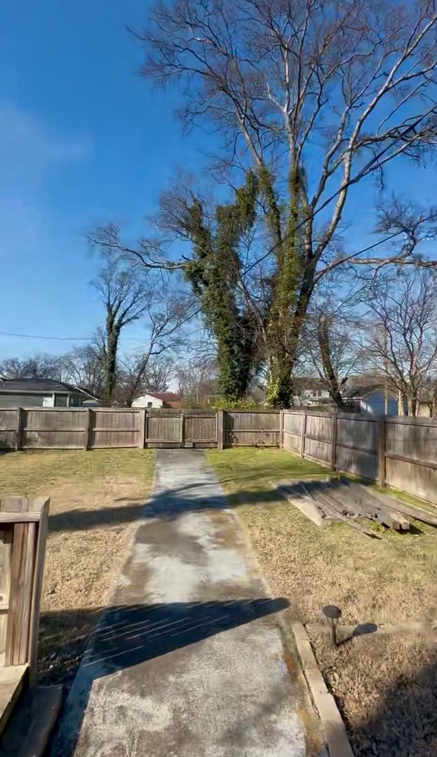 Building Photo - 920 N 6th St