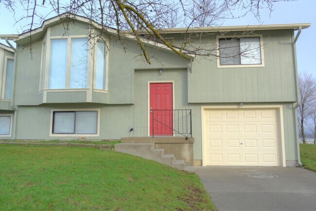 Primary Photo - Nora Duplex*