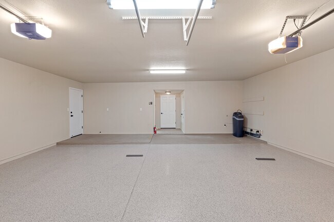 Building Photo - 2882 S Palmer Dr