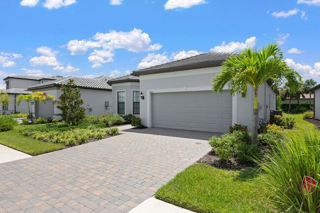 Building Photo - **AVAILABLE FOR THIS UPCOMING SEASON!! 4 M...