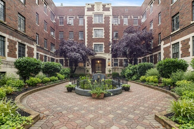 Building Photo - Charming Trolley Square Unit- Showing Frid...