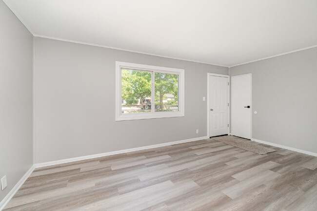 Building Photo - 2- Bedroom Single family home Only $1250/M...