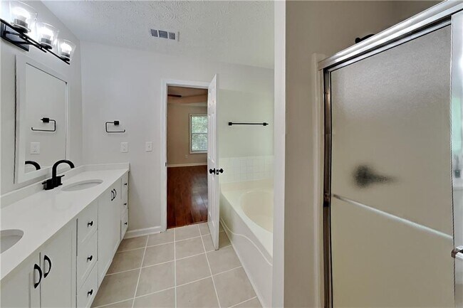 Building Photo - 7318 Coral Lake Dr