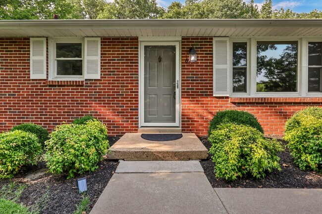 Building Photo - 613 Channell Dr