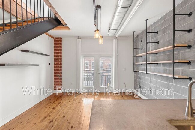 Primary Photo - 3205 N Davidson St