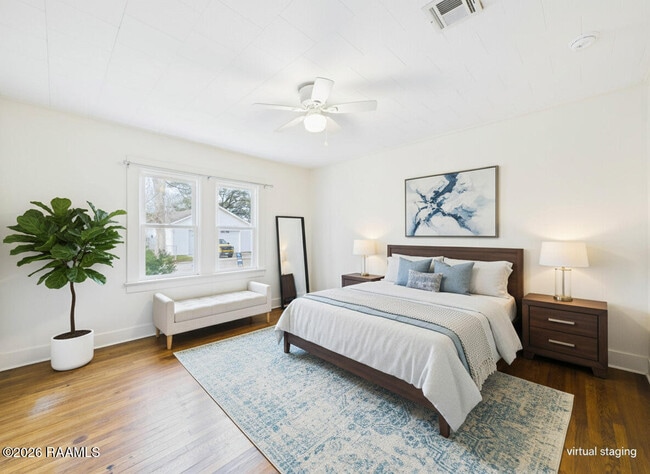 Building Photo - 528 St Julien Ave