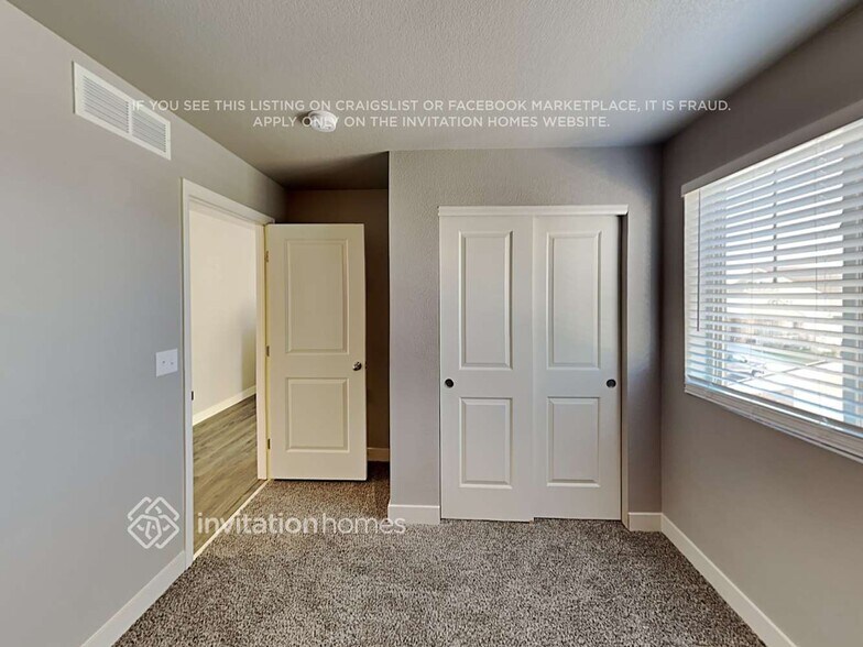 Building Photo - 9234 Castle Oaks Dr