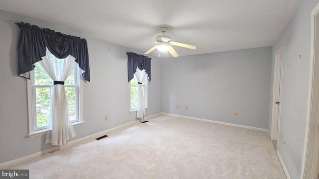 Building Photo - 10 Forest Brook Ct