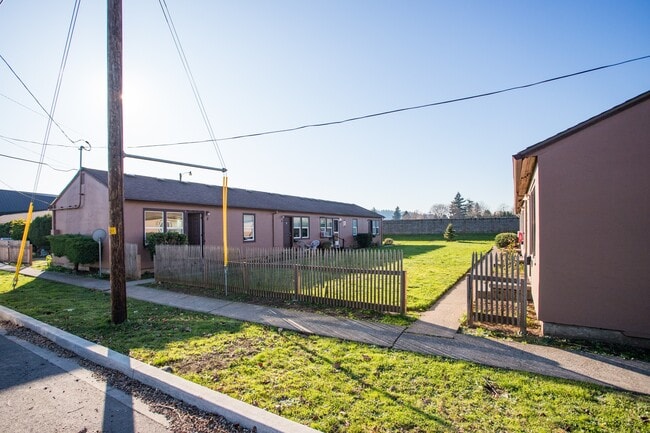 Building Photo - Eastgate Apartments