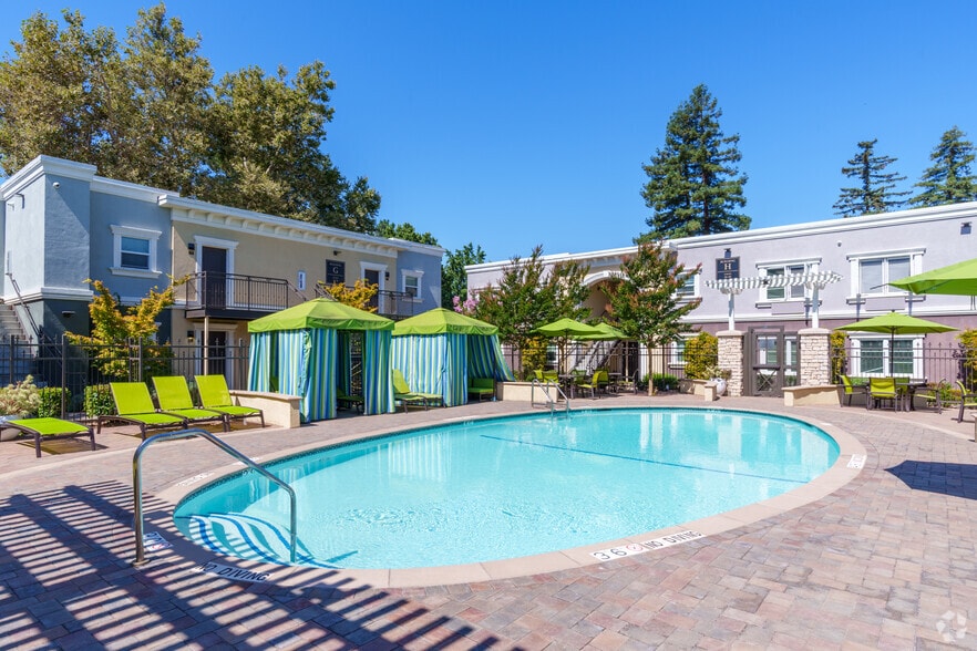 Primary Photo - Ramblewood Apartments